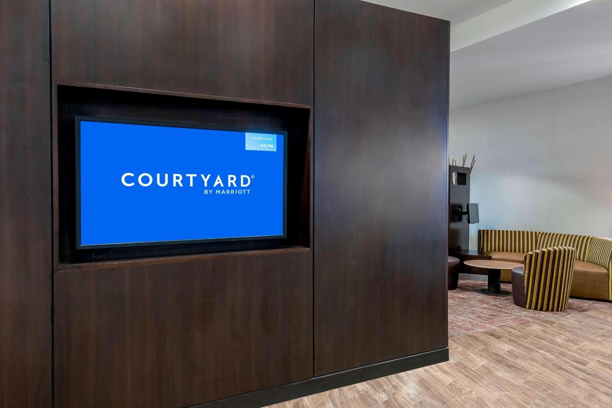 Courtyard Fort Wayne Downtown At Grand Wayne Convention Center Exterior photo