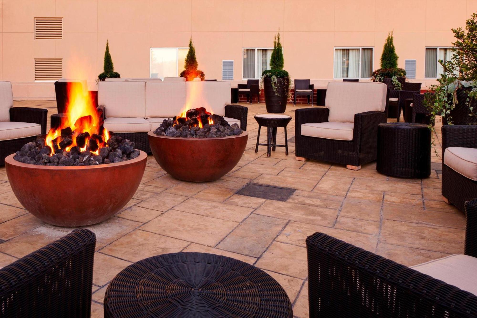 Courtyard Fort Wayne Downtown At Grand Wayne Convention Center Exterior photo