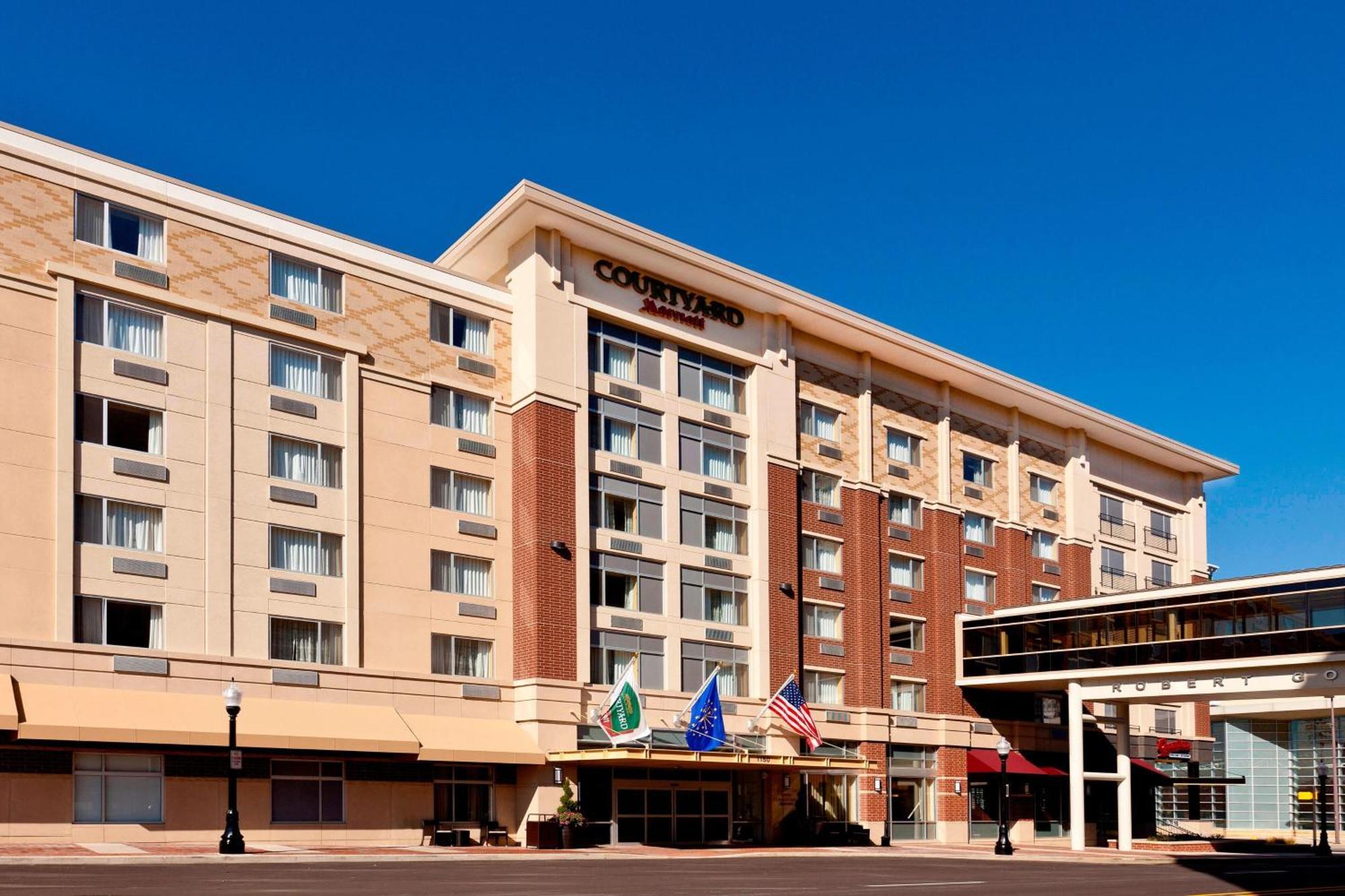 Courtyard Fort Wayne Downtown At Grand Wayne Convention Center Exterior photo
