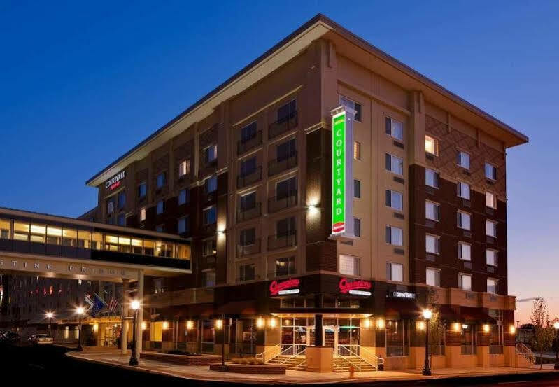 Courtyard Fort Wayne Downtown At Grand Wayne Convention Center Exterior photo